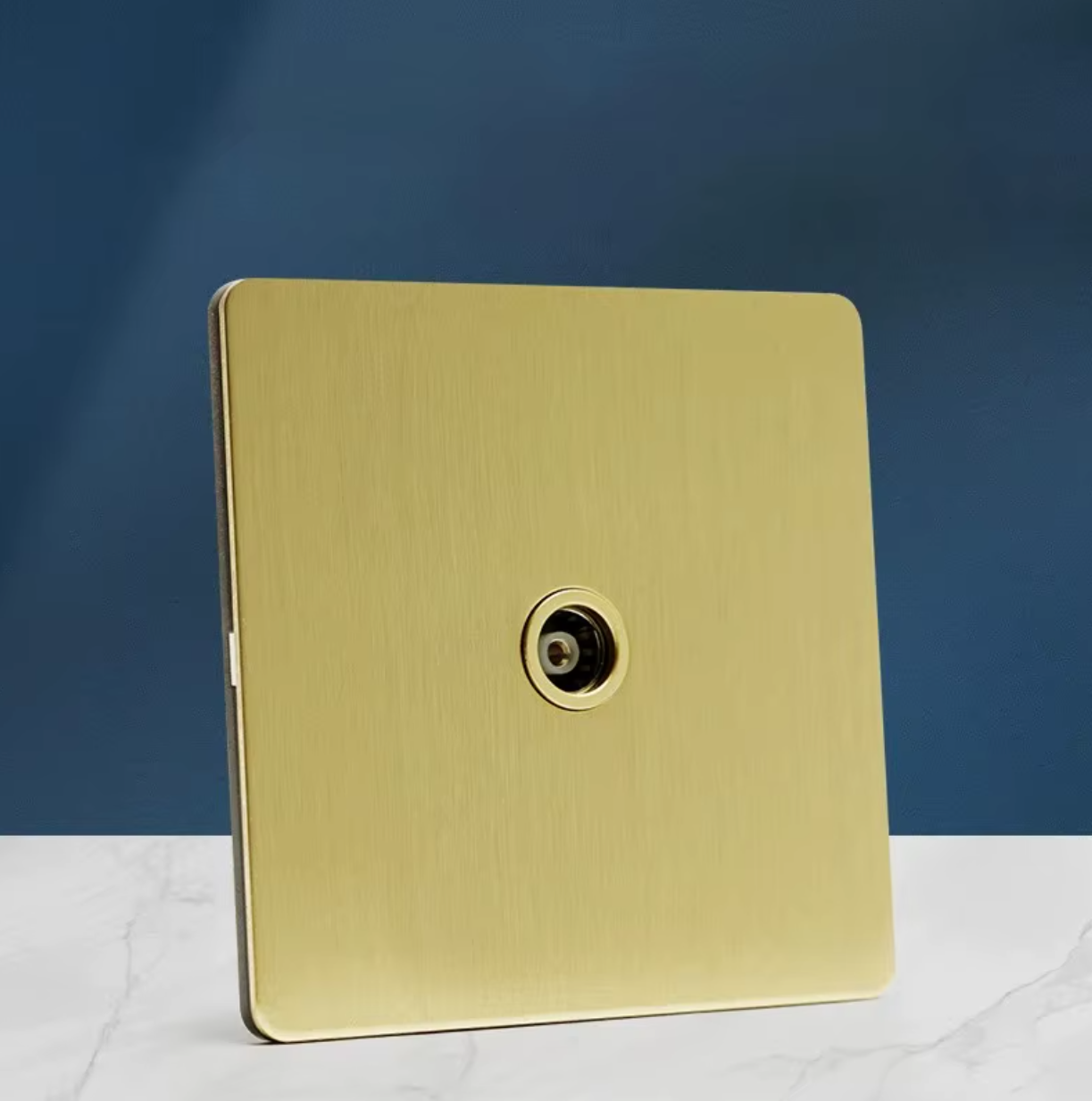 ტელევიზორის სოკეტი ოქრსოფერი